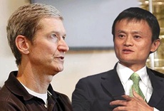 Apple CEO Tim Cook with Alibaba chairman Jack Ma